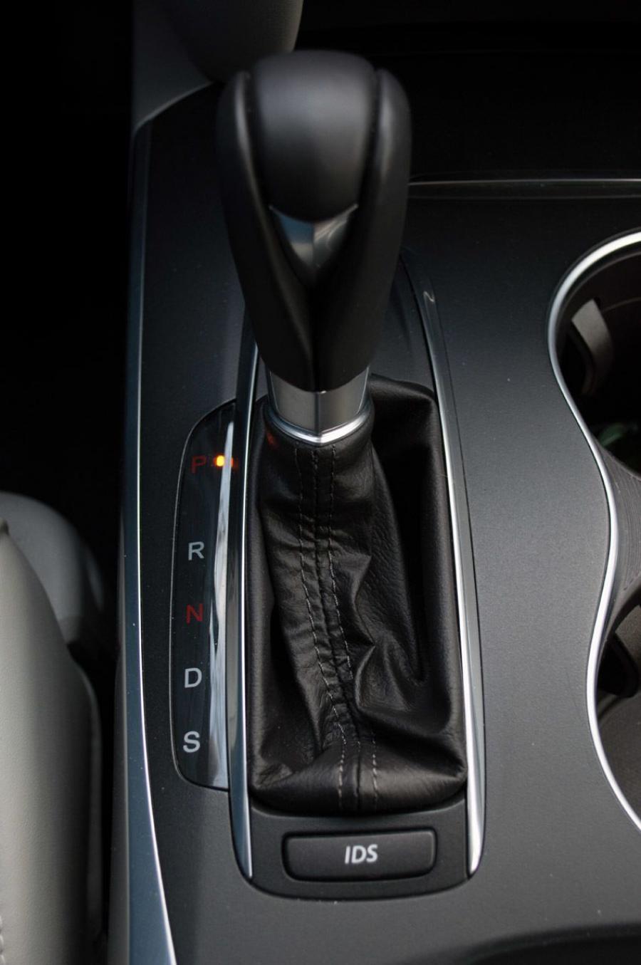 Детали интерьера Acura MDX SH-AWD (YD3) 2014 года  (фото 31 из 36)